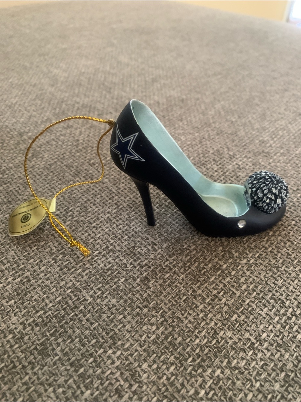 NFL Dallas Cowboys Stiletto Shoe Ornament “Rah Rah Baby” Bradford Exchange 2011